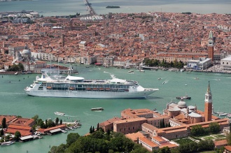 Royal Caribbean переносит летние круизы 2021 года из Венеции в Равенну